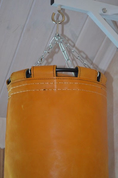 Подвесной боксерский мешок и груша Рокки 130х40 см. 55 кг. кожа рыжий